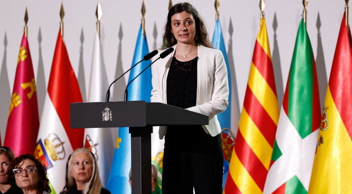 El emotivo discurso de Andrea Ferrari, hija de una víctima de la DANA: «La fuerza que irradiaba me impulsa a seguir viviendo» El emotivo discurso de Andrea Ferrari, hija de una víctima de la DANA: "La fuerza que irradiaba me impulsa a seguir viviendo"