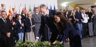 Felipe VI pide “seguir analizando las causas y circunstancias” de la catástrofe de la DANA