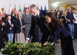Felipe VI pide “seguir analizando las causas y circunstancias” de la catástrofe de la DANA