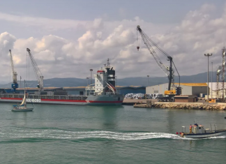 Muere una joven tras caer con el coche al agua en el puerto de Gandia y detienen a la conductora