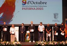 Paterna homenajea la solidaridad del pueblo paternero en un emotivo acto para conmemorar el 9 de Octubre con la entrega de las Insignias de Oro de la Vila