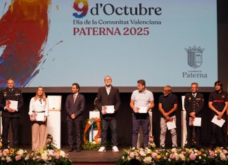 Paterna homenajea la solidaridad del pueblo paternero en un emotivo acto para conmemorar el 9 de Octubre con la entrega de las Insignias de Oro de la Vila