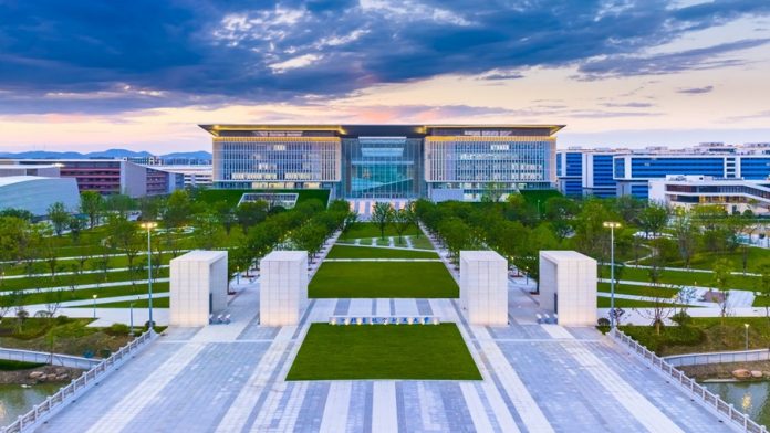 La UPV presenta un nuevo máster dual que se cursará entre Valencia y China