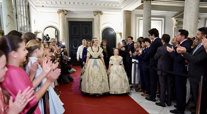 Marta y Carmen hacen historia en una proclamación llena de sentimiento y orgullo fallero