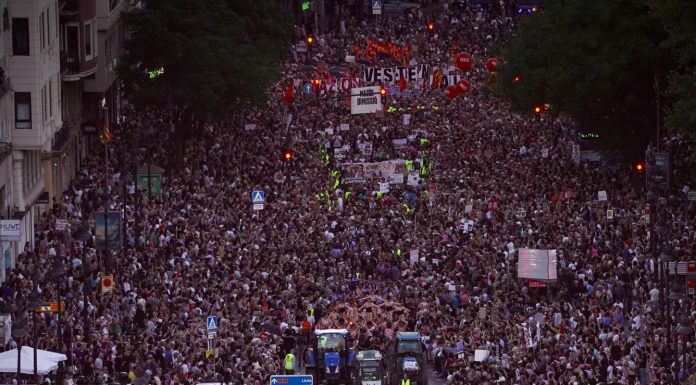 Multitudinaria manifestación en vísperas del aniversario de la DANA