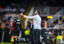 La derrota del Valencia CF deja en la cuerda floja a Corberán
