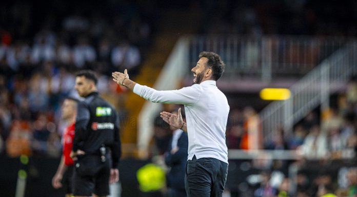 La derrota del Valencia CF deja en la cuerda floja a Corberán