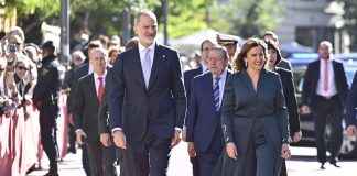 El Rey Felipe VI llega a la Lonja de València para los premios Rei Jaume I