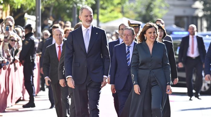 FOTOGALERÍA | Así ha sido la visita de Felipe VI a València por los premios Rei Jaume I El Rey Felipe VI llega a la Lonja de València para los premios Rei Jaume I