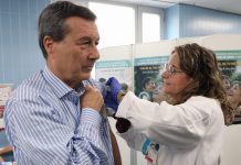 Ya pueden vacunarse todos los valencianos contra la gripe y la COVID-19: ¿Cómo pedir cita?