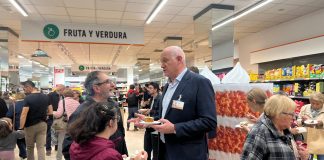 Consum celebra su 50 aniversario con una gran tarta