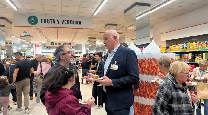 Consum celebra su 50 aniversario con una gran tarta