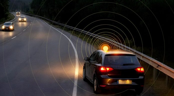 Recreación de la nueva baliza V16 que será obligatoria a partir de 2026 en el coche