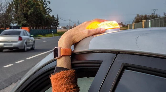 Balizas V16: qué son y cómo saber si están homologadas Balizas luminosas V16 homologadas. DGT