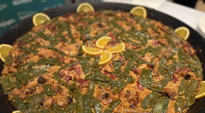 Llega la paella con zumo de naranja: dónde degustar el «sabor más valenciano» Paella de zumo de naranja