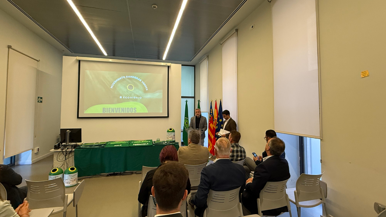 Calpe y Peñíscola logran la Bandera Verde de Ecovidrio en su sexta edición