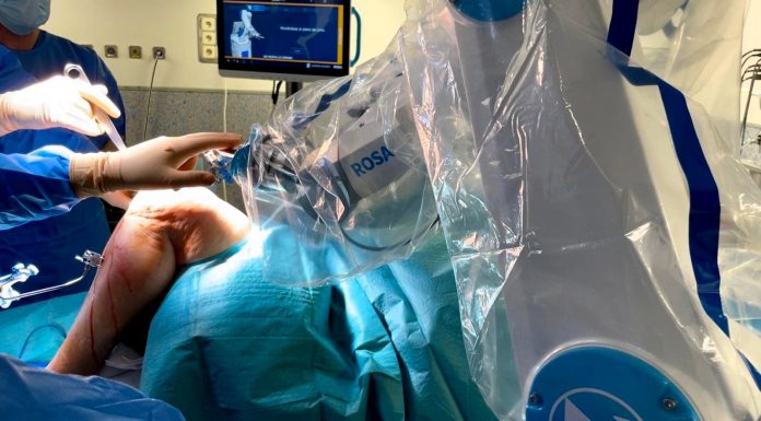 Vithas Valencia revoluciona la cirugía de rodilla con inteligencia artificial y robótica