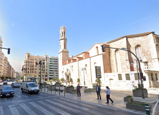 Una violenta pelea en la plaza de San Agustín deja dos heridos y destrozos en la terraza de un local