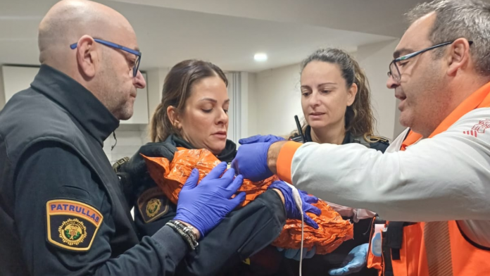 Una joven da a luz en una vivienda de El Cabanyal