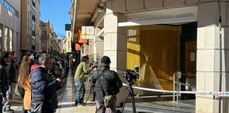 La Policía registra la clínica dental de Alzira