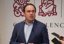 Pérez Llorca irrumpe en la Generalitat con un perfil de consenso y continuidad política Juanfran Pérez Llorca en Les Corts Valencianes