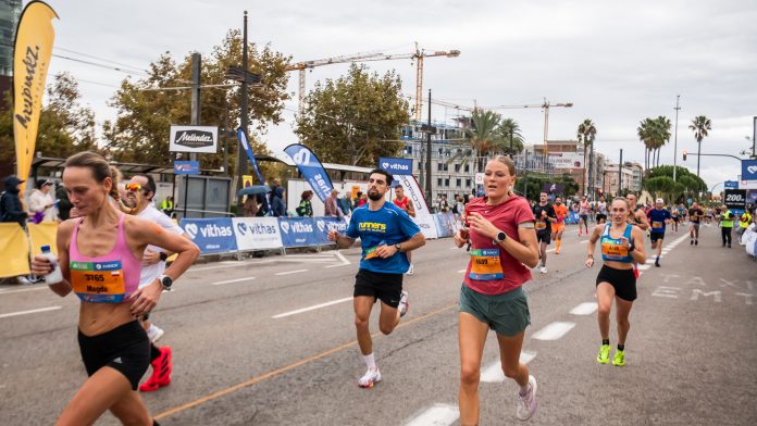 7TeleValencia - foto maratón nota 13.11.2025 Correr un maratón deja huellas en el cuerpo: lo explican los especialistas del Hospital Vithas Valencia Turia