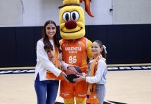 Las Falleras Mayores de València y sus Cortes protagonizan un partido amistoso de baloncesto en el XII Campeonato 3×3