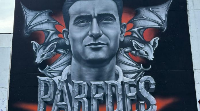 El Valencia CF inaugura un mural de un exfutbolista de Albal Albal presenta un mural en homenaje al futbolista local Pepe Paredes