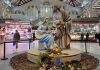 Instalan en el centro de València un belén «fallero» gigante