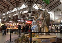 El Mercado Central de València amplía sus horarios para facilitar las compras navideñas El Mercado Central se viste de Navidad