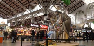 El Mercado Central de València amplía sus horarios para facilitar las compras navideñas El Mercado Central se viste de Navidad