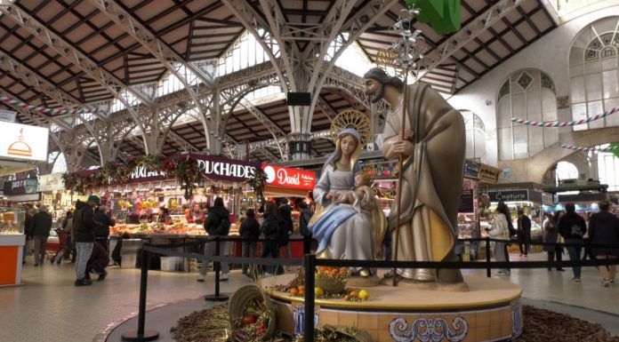 El Mercado Central de València amplía sus horarios para facilitar las compras navideñas El Mercado Central se viste de Navidad