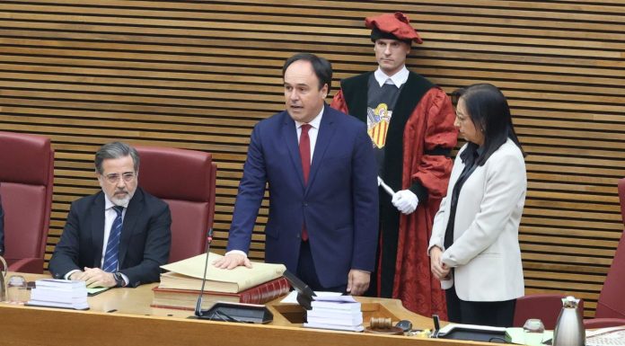 Juanfran Pérez Llorca se disculpa ante las víctimas de la DANA y pide «avanzar juntos» Pérez Llorca durante su investidura