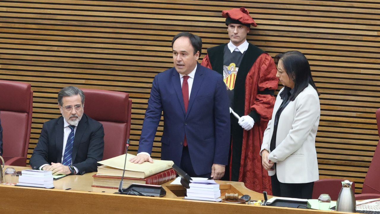 Pérez Llorca durante su investidura