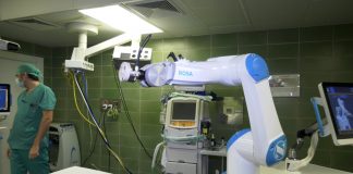 La inteligencia artificial llega a los hospitales valencianos: así es ROSA, el robot cirujano ROSA, el nuevo robot con inteligencia artificial