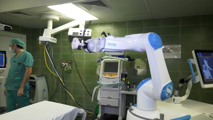 7televancia robot ROSA ROSA, el nuevo robot con inteligencia artificial