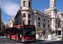 Siete heridos en un accidente entre un bus de la EMT y una furgoneta en Campanar