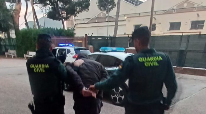 La Guardia Civil detiene al autor de 11 robos con fuerza en Carcaixent