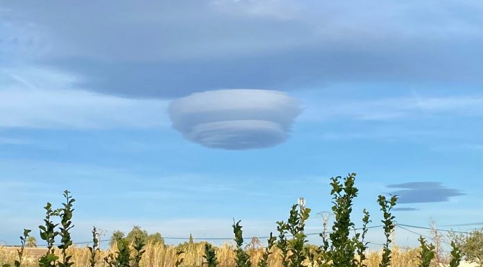Aparece una nube en forma de ovni en Crevillent