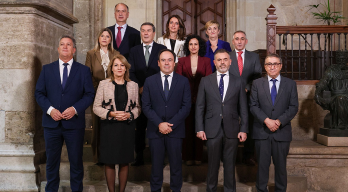 El nuevo Consell toma posesión con el objetivo de ponerse «al servicio del pueblo valenciano»
