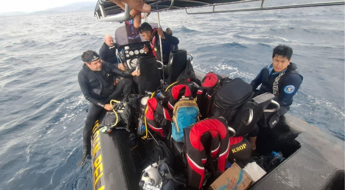Tres olas y un fenómeno marino «poco común» explican el naufragio de la familia valenciana en Indonesia Tres olas y un fenómeno marino "poco común" explican el naufragio de la familia valenciana en Indonesia
