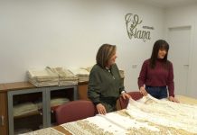 Así se crea una manteleta fallera: el método artesanal de Artesanía Viana