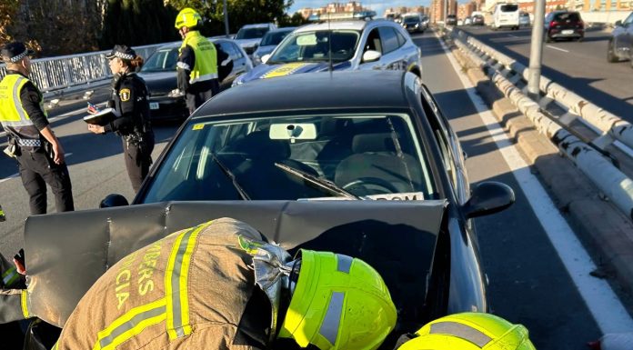 Accidente en cadena en el acceso a Valencia por la Pista de Silla