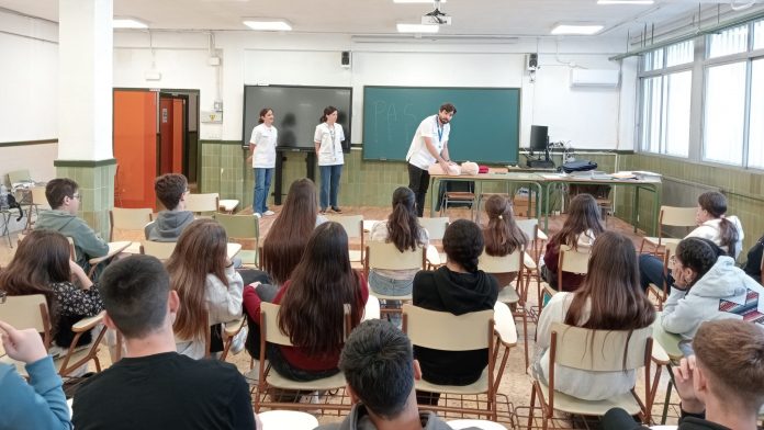 7TeleValencia - Vithas El Hospital Vithas Valencia Turia forma a 600 estudiantes del IES Campanar en técnicas de reanimación cardiopulmonar