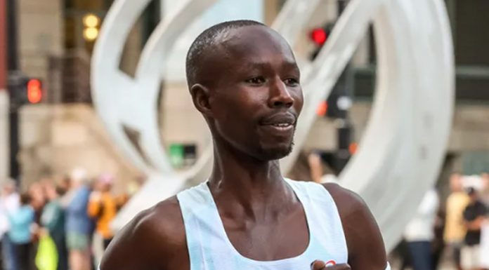 El keniata John Korir gana el Maratón con un tiempo de 2:02:24