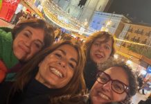 Nuria Roca disfruta de la Navidad por el centro de Valencia