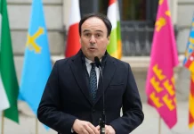 Las cinco grandes demandas que Pérez Llorca llevará a Sánchez en su primera reunión en Moncloa El president de la Generalitat Valenciana, Juanfran Pérez Llorca, el Día de la Constitución, este sábado, en Madrid. EFE/Borja Sánchez-Trillo