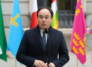 El president de la Generalitat Valenciana, Juanfran Pérez Llorca, el Día de la Constitución, este sábado, en Madrid. EFE/Borja Sánchez-Trillo