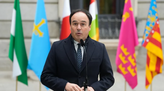 Las cinco grandes demandas que Pérez Llorca llevará a Sánchez en su primera reunión en Moncloa El president de la Generalitat Valenciana, Juanfran Pérez Llorca, el Día de la Constitución, este sábado, en Madrid. EFE/Borja Sánchez-Trillo