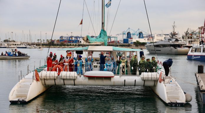 La Cabalgata de Reyes de Valencia se mantiene pese al frío
